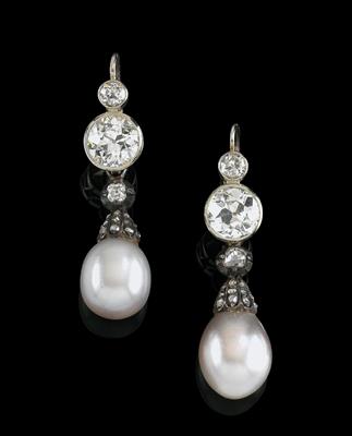 A pair of diamond and cultured pearl ear pendants - Klenoty