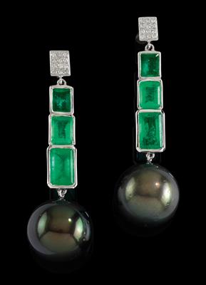 A pair of emerald and cultured pearl ear pendants - Klenoty