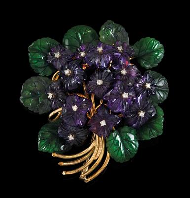 A violet brooch - Jewellery