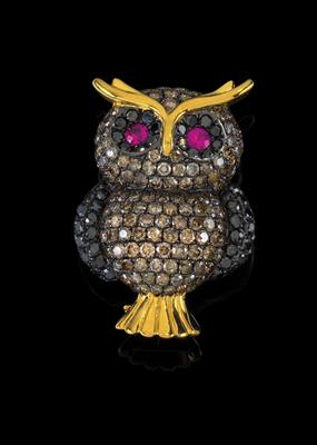 A brilliant brooch in the shape of an owl - Jewellery