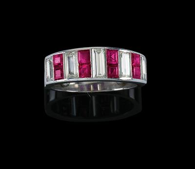 A diamond and ruby ring - Jewellery