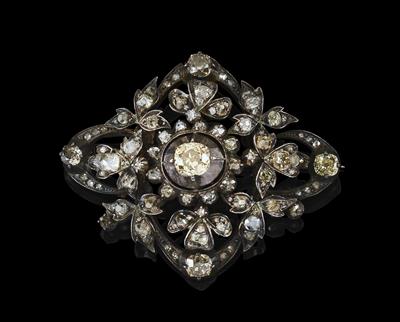 A diamond brooch total weight c. 4 ct - Jewellery