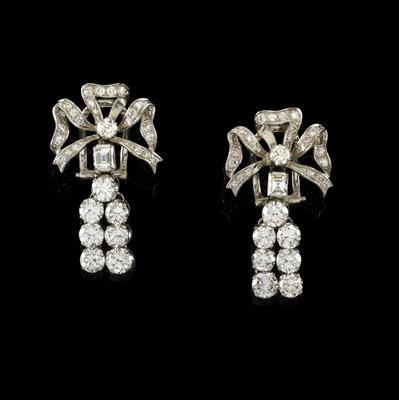 A pair of diamond ear clip pendants total weight c. 6 ct - Klenoty