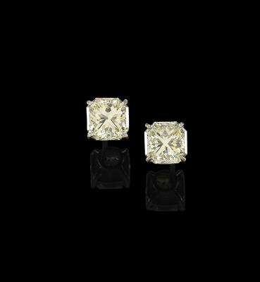 A pair of diamond ear studs total weight c. 4 ct, - Klenoty