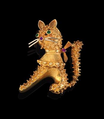 A coloured stone brooch in the shape of a cat - Jewellery