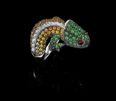 A garnet ring in the shape of a chameleon - Klenoty