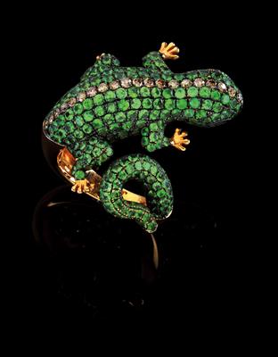 A garnet ring in the shape of a lizard - Jewellery