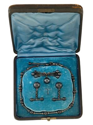 A gentleman's jewellery set - Jewellery