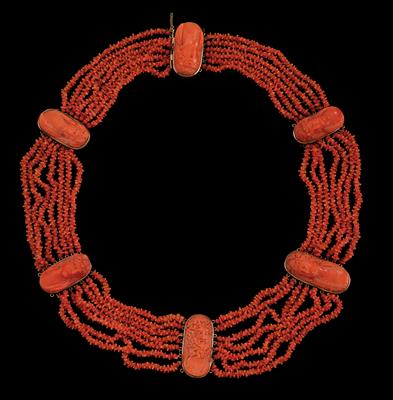 A coral necklace - Klenoty