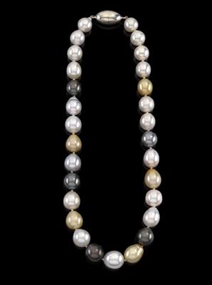 A cultured pearl necklace - Klenoty