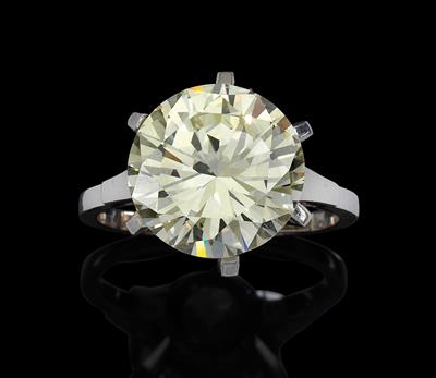 A brilliant solitaire 6.96 ct - Jewellery