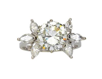 A diamond ring total weight 3.87 ct - Jewellery