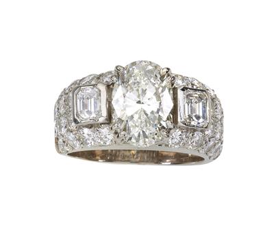 A diamond ring total weight c. 4.80 ct - Jewellery