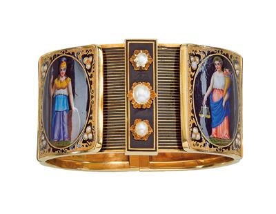 A Revival-style bangle - Jewellery