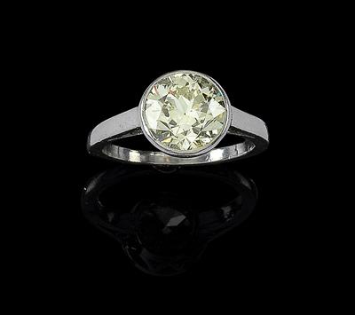 An old-cut diamond solitaire c. 2.40 ct - Jewellery