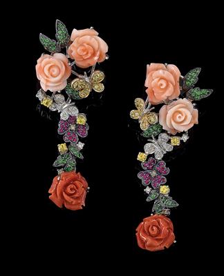 A pair of brilliant and coral ear clips - Jewellery