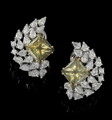 A pair of fancy dark greenish-brown yellow natural color diamond earclips total weight c. 7.32 ct - Jewellery