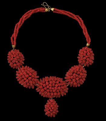 A coral necklace - Klenoty