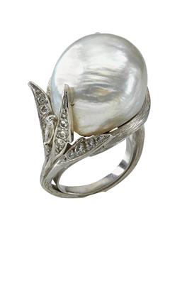 A South Sea cultured pearl and diamond ring designed by Julia Plana - Klenoty