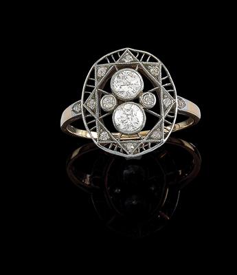 An old-cut diamond ring, total weight c. 0.90 ct - Jewellery