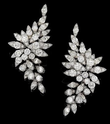 A pair of brilliant ear clips, total weight c. 16 ct - Klenoty