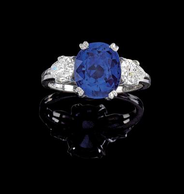 A diamond ring with untreated sapphire - Klenoty