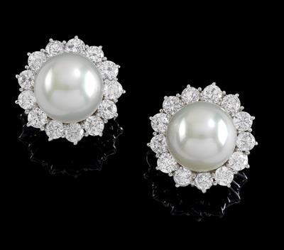 A pair of cultured pearl and brilliant ear clips, total weight 3.28 ct - Jewellery