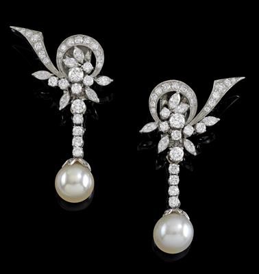 A pair of cultured pearl and diamond ear clips - Gioielli
