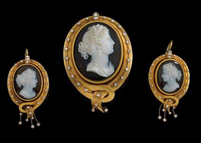 A layered stone cameo jewellery set - Jewellery