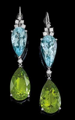 A pair of peridot and aquamarine ear pendants - Jewellery