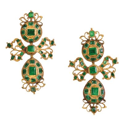 A pair of emerald ear pendants, total weight c. 4 ct - Klenoty