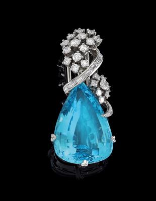 A diamond and aquamarine brooch - Jewellery