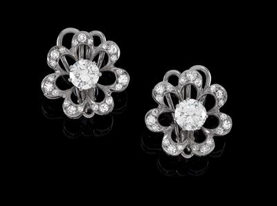 A pair of diamond earclips total weight c. 2.70 ct - Klenoty