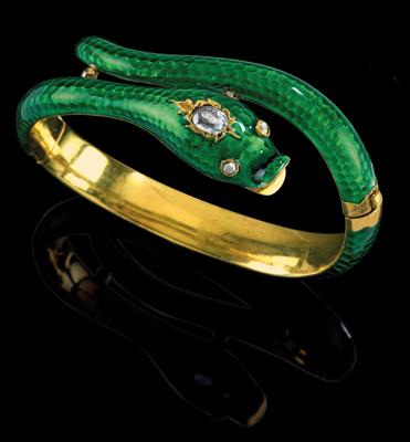 A diamond rhomb bangle in the shape of a snake - Jewellery