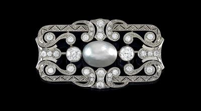 A cultured pearls and old-cut diamond brooch total weight c. 2.10 ct - Gioielli