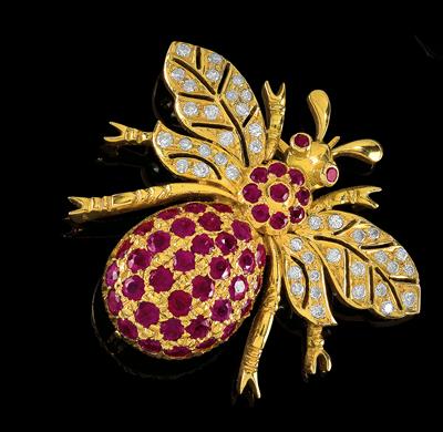 A ruby and brilliant brooch in the shape of a bee - Klenoty