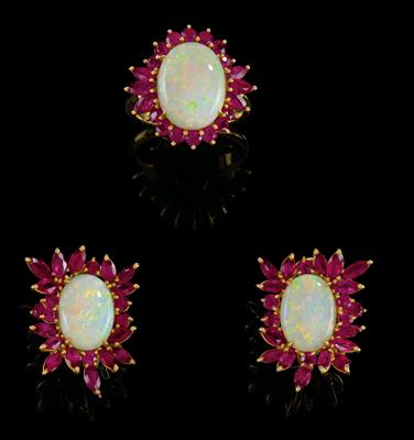 A lady’s ruby and opal jewellery set - Jewellery