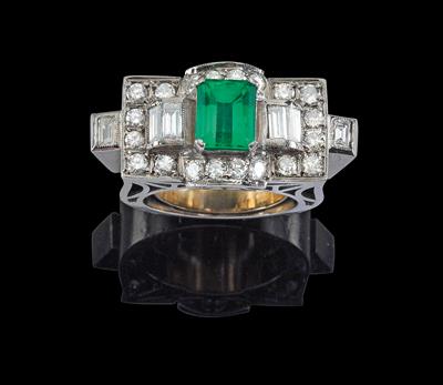A brilliant and emerald ring - Jewellery