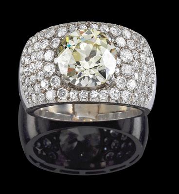 A diamond ring, total weight c. 5 ct - Jewellery