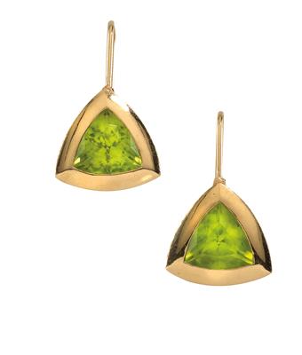 A pair of Peridot ear pendants total weight c. 7.50 ct - Jewellery