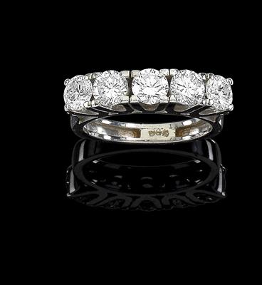 A brilliant ring, total weight ca. 2,25 ct - Klenoty