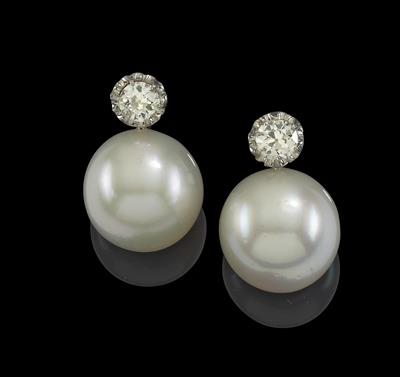 A pair of diamond and cultured pearl ear studs - Klenoty