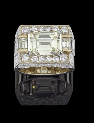 A diamond ring, total weight ca. 6,50 ct - Gioielli
