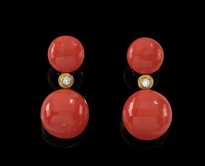 A pair of brilliant and coral ear pendants - Gioielli