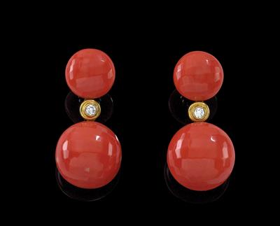 A pair of brilliant and coral ear pendants - Jewellery