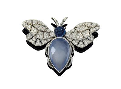 A brilliant and sapphire brooch in the shape of a fly - Jewellery
