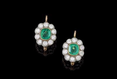 A pair of brilliant and emerald earrings - Gioielli