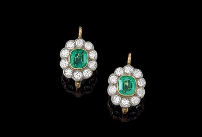 A pair of brilliant and emerald earrings - Jewellery