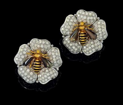 A pair of brilliant ear clips ‘bees’ - Jewellery