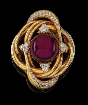 A diamond and garnet brooch - Gioielli